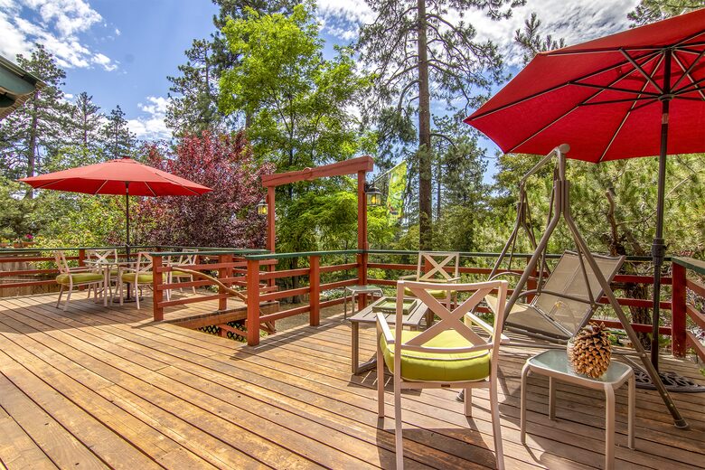 Goldfinch Lodge + Hot Tub - Idyllwild-Pine Cove, California