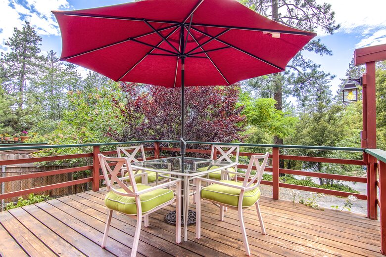 Goldfinch Lodge + Hot Tub - Idyllwild-Pine Cove, California