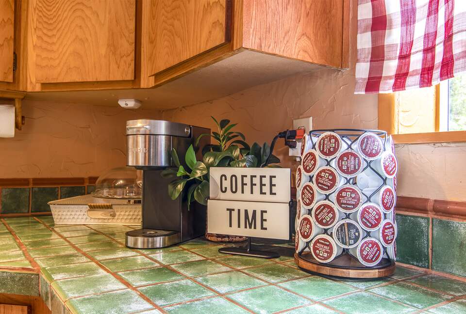 Goldfinch Lodge + Hot Tub - Idyllwild-Pine Cove, California