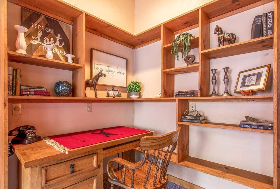 Goldfinch Lodge + Hot Tub - Idyllwild-Pine Cove, California