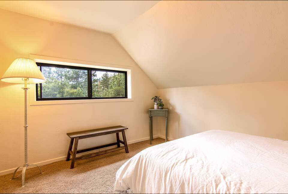 Goldfinch Lodge + Hot Tub - Idyllwild-Pine Cove, California