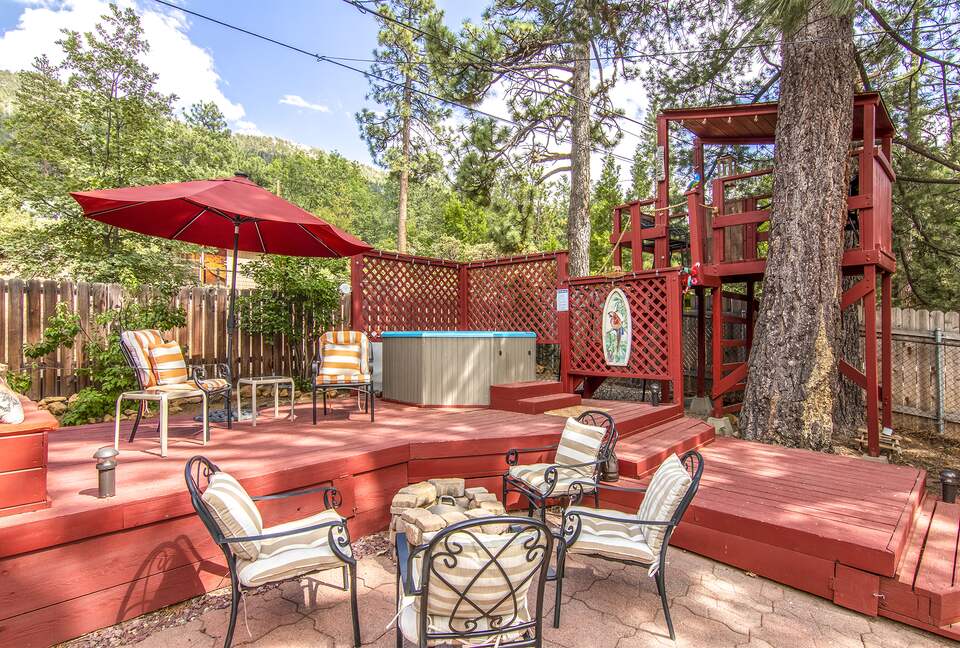 Goldfinch Lodge + Hot Tub - Idyllwild-Pine Cove, California