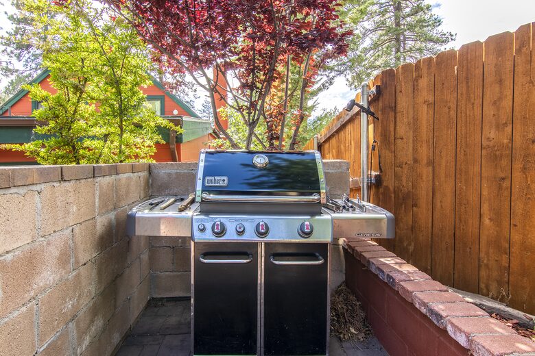 Goldfinch Lodge + Hot Tub - Idyllwild-Pine Cove, California