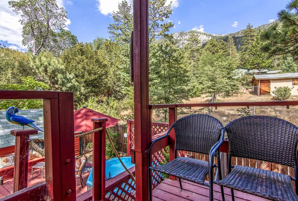 Goldfinch Lodge + Hot Tub - Idyllwild-Pine Cove, California
