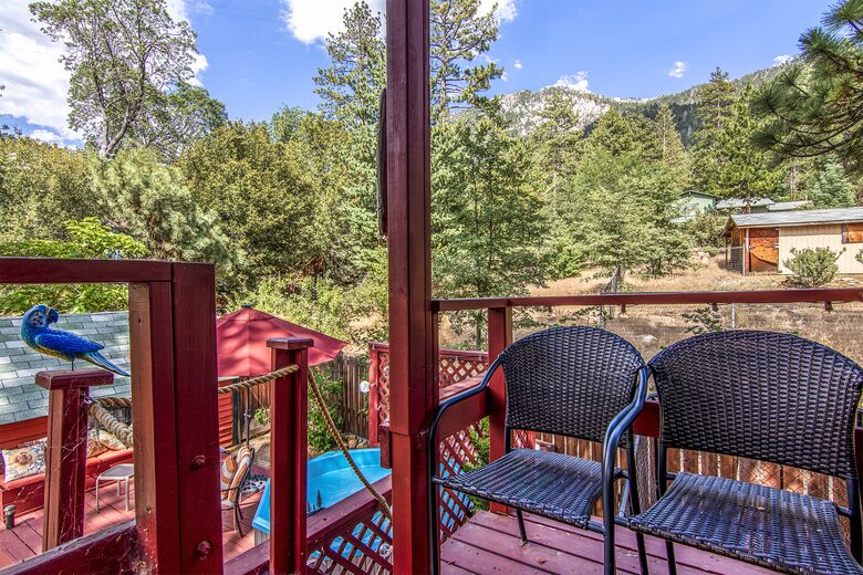 Goldfinch Lodge + Hot Tub - Idyllwild-Pine Cove, California