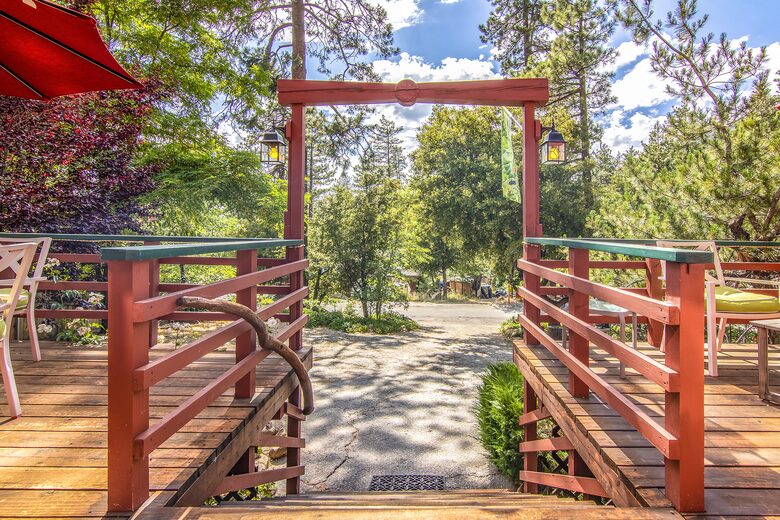 Goldfinch Lodge + Hot Tub - Idyllwild-Pine Cove, California