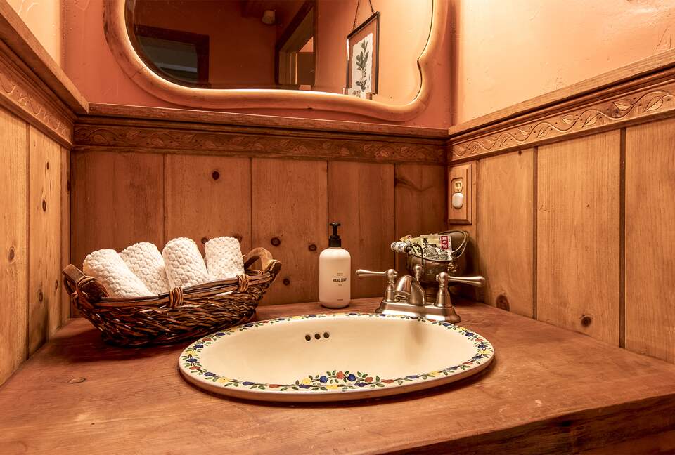 Goldfinch Lodge + Hot Tub - Idyllwild-Pine Cove, California