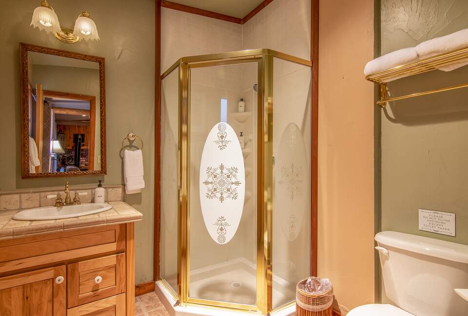 Goldfinch Lodge + Hot Tub - Idyllwild-Pine Cove, California