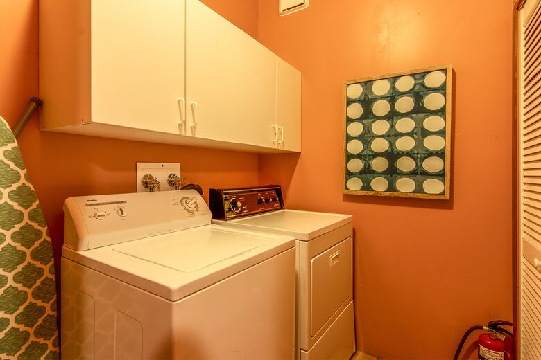 Goldfinch Lodge + Hot Tub - Idyllwild-Pine Cove, California