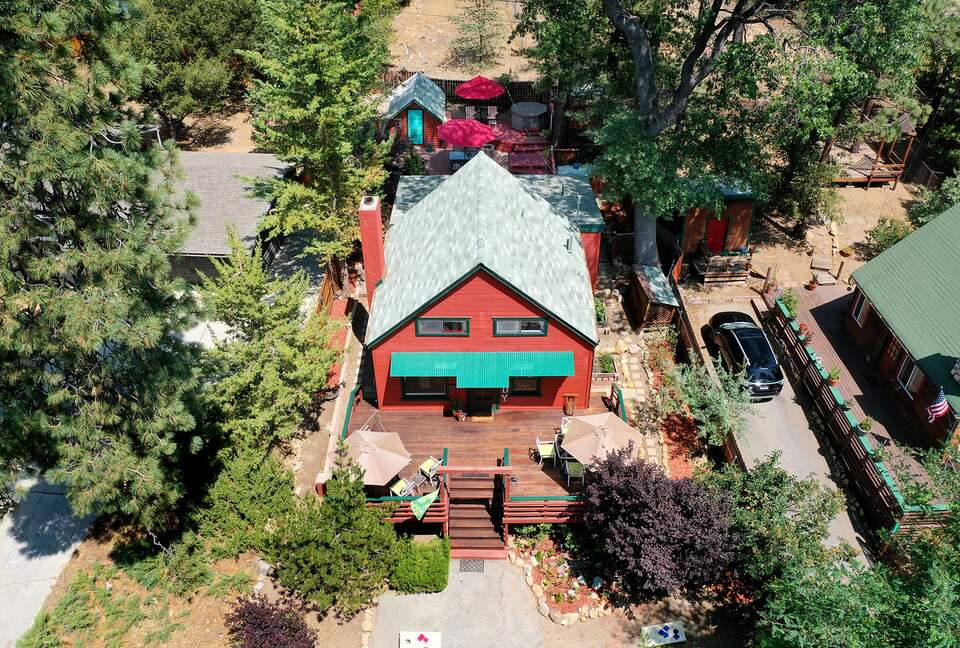 Goldfinch Lodge + Hot Tub - Idyllwild-Pine Cove, California
