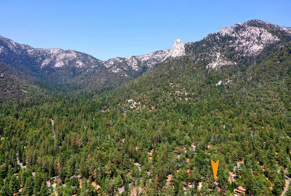 Goldfinch Lodge + Hot Tub - Idyllwild-Pine Cove, California