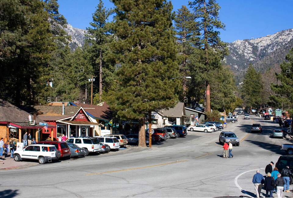 Goldfinch Lodge + Hot Tub - Idyllwild-Pine Cove, California
