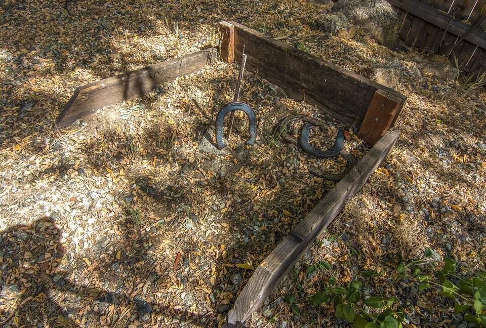 Goldfinch Lodge + Hot Tub - Idyllwild-Pine Cove, California