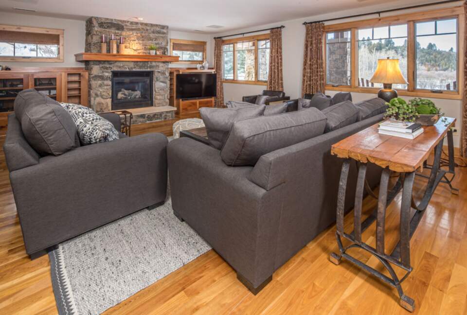 Little Bear Escape In Big Sky Country - Gallatin Gateway, Montana