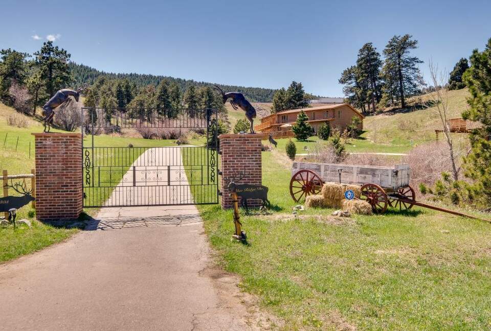 Buckhorn Exchange Ranch Lux Log Home in Foothills - Golden, Colorado