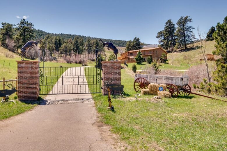 Buckhorn Exchange Ranch Lux Log Home in Foothills - Golden, Colorado