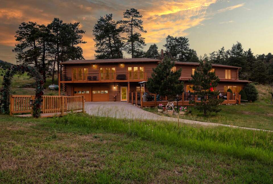 Buckhorn Exchange Ranch Lux Log Home in Foothills - Golden, Colorado