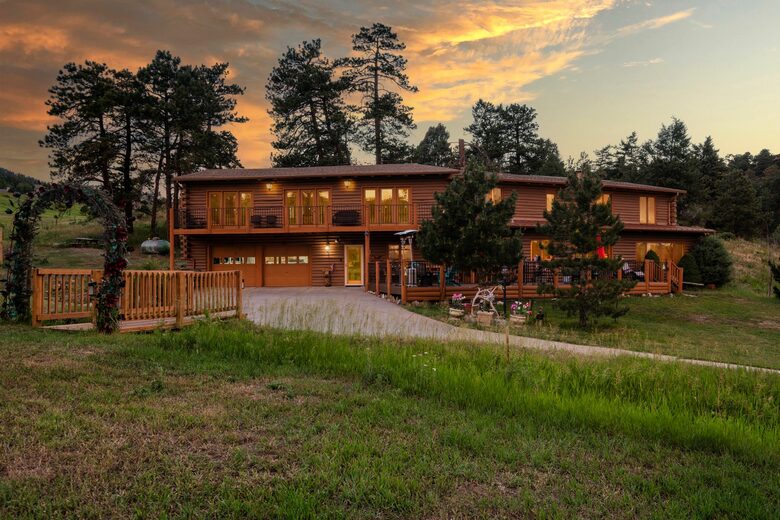 Buckhorn Exchange Ranch Lux Log Home in Foothills - Golden, Colorado