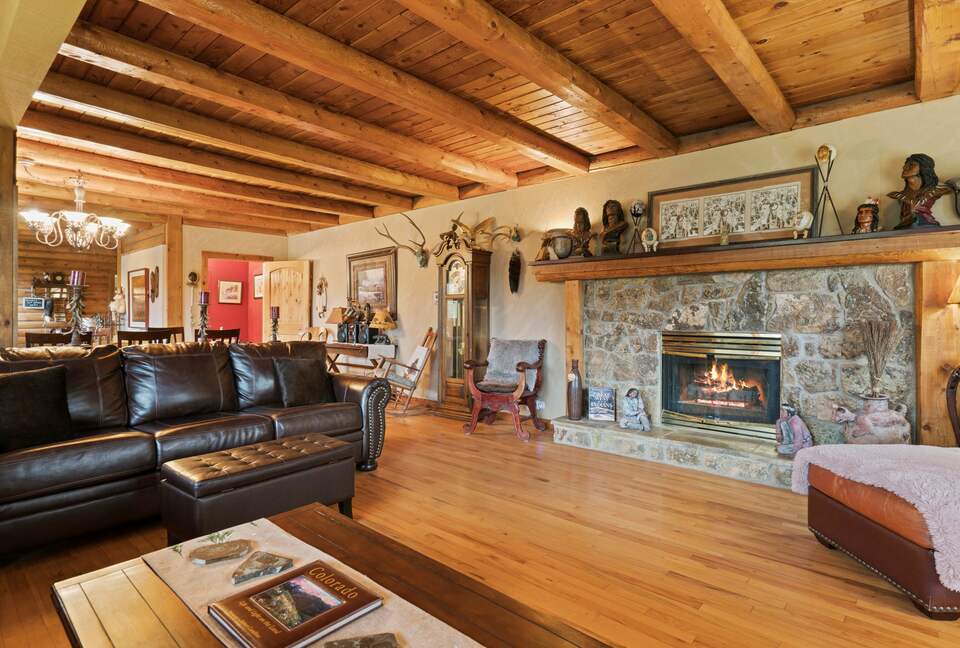 Buckhorn Exchange Ranch Lux Log Home in Foothills - Golden, Colorado