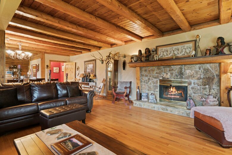 Buckhorn Exchange Ranch Lux Log Home in Foothills - Golden, Colorado