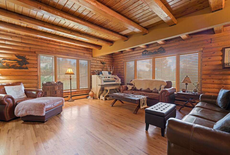Buckhorn Exchange Ranch Lux Log Home in Foothills - Golden, Colorado
