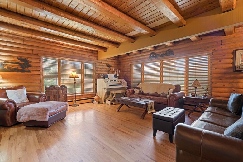 Buckhorn Exchange Ranch Lux Log Home in Foothills - Golden, Colorado