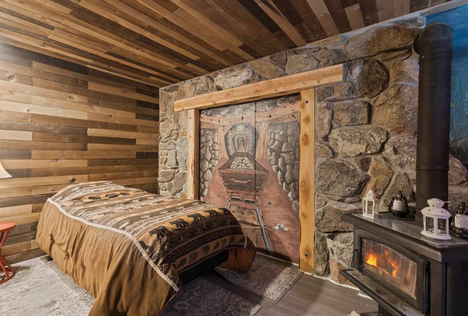 6th bedroom with Mine Mural Double Bed