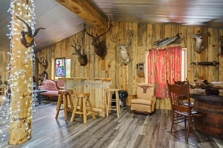 1200 sf loft in Barn with lots of antiques from the wild west