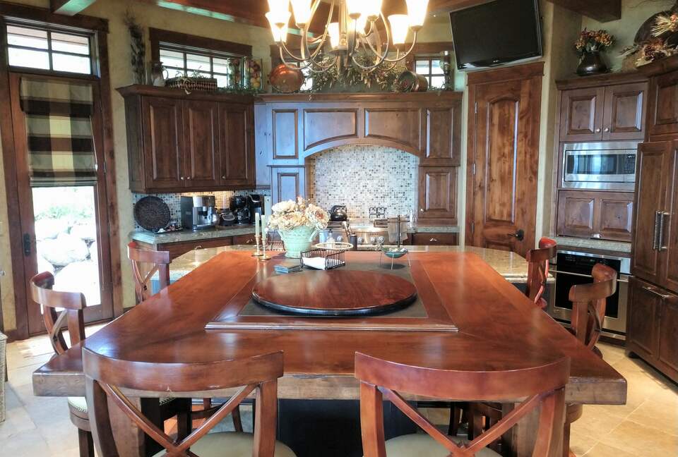 KITCHEN/LARGE ATTACHED TABLE