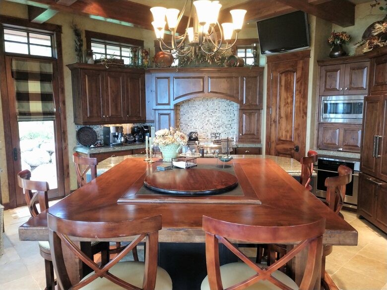 KITCHEN/LARGE ATTACHED TABLE