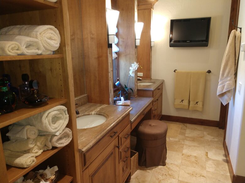 THIRD FLOOR GUEST BATH