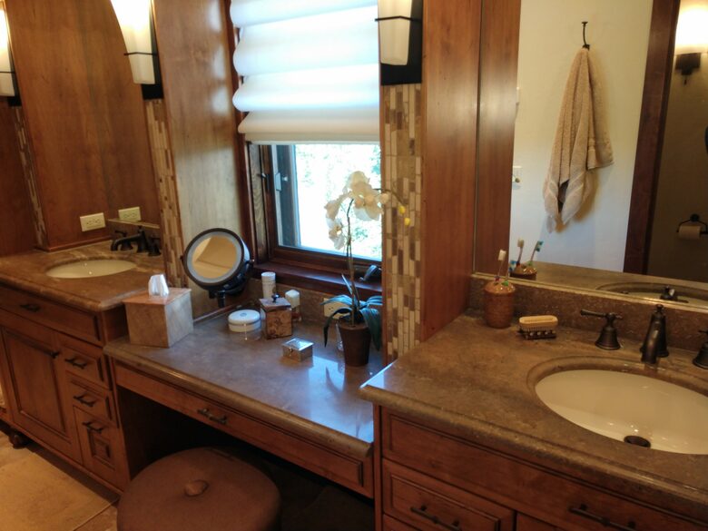 THIRD FLOOR BATHROOM