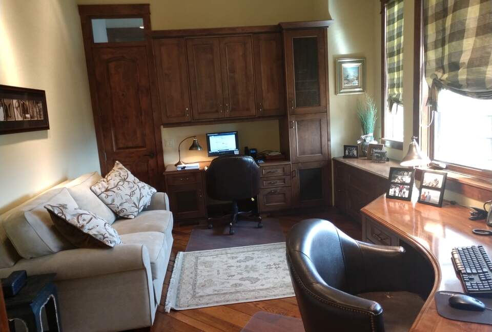 SECOND FLOOR OFFICE WITH PULL OUT QUEEN