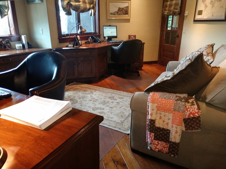 SECOND FLOOR OFFICE W PULL OUT QUEEN