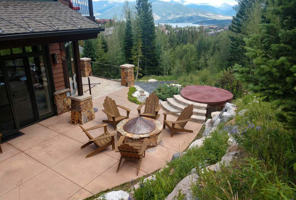 PRIVATE AND SECLUDED PATIO WITH FIREPIT AND HOT TUB