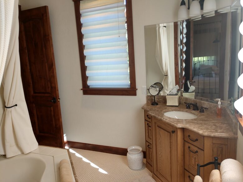 SECOND FLOOR GUEST BATHROOM