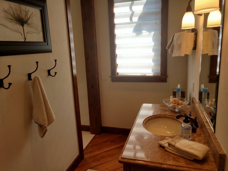 SECOND FLOOR GUEST BATHROOM