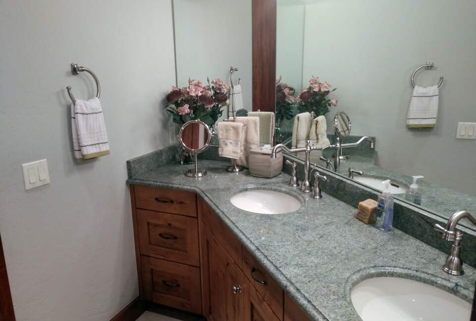 THIRD FLOOR GUEST BATHROOM