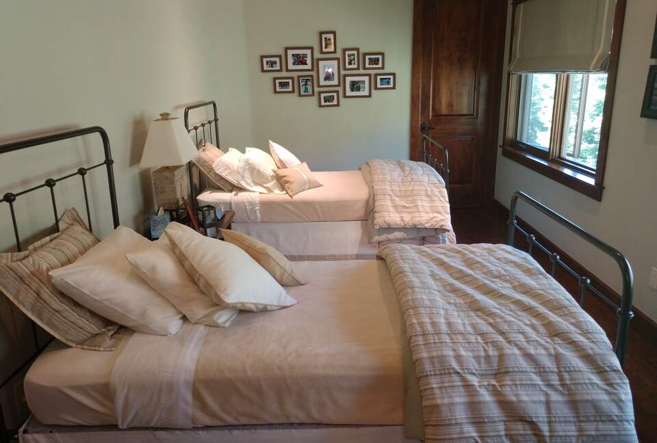 THIRD FLOOR GUEST BEDROOM