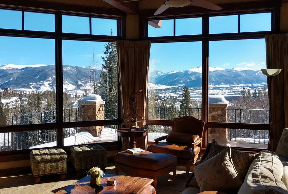 GREAT ROOM LOOKING TOWARDS KEYSTONE AND LAKE DILLON