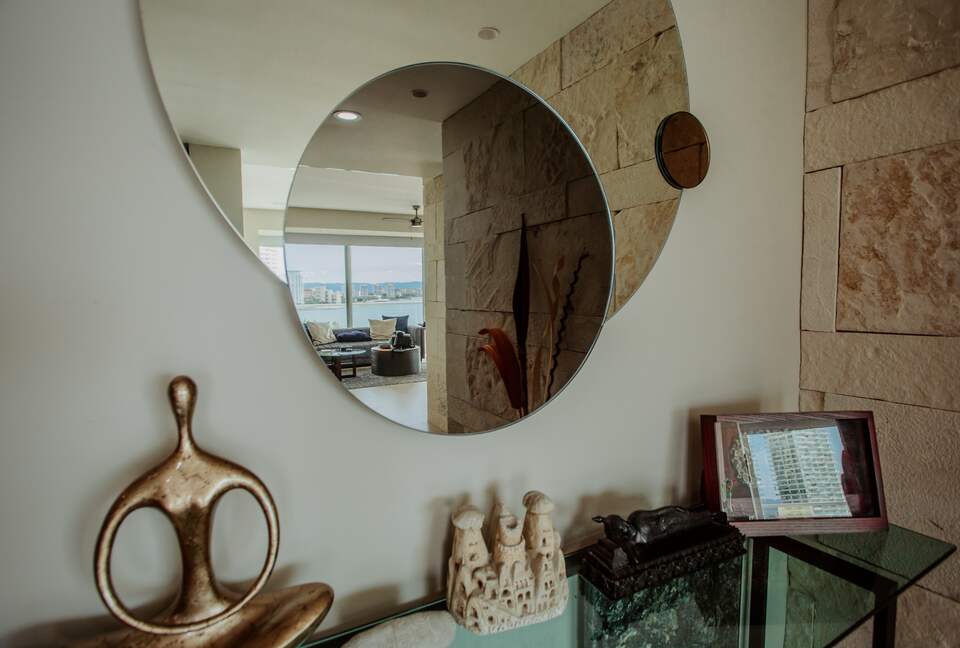 Entrance with mirrors