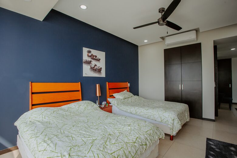 2nd bedroom with closet and Split AC