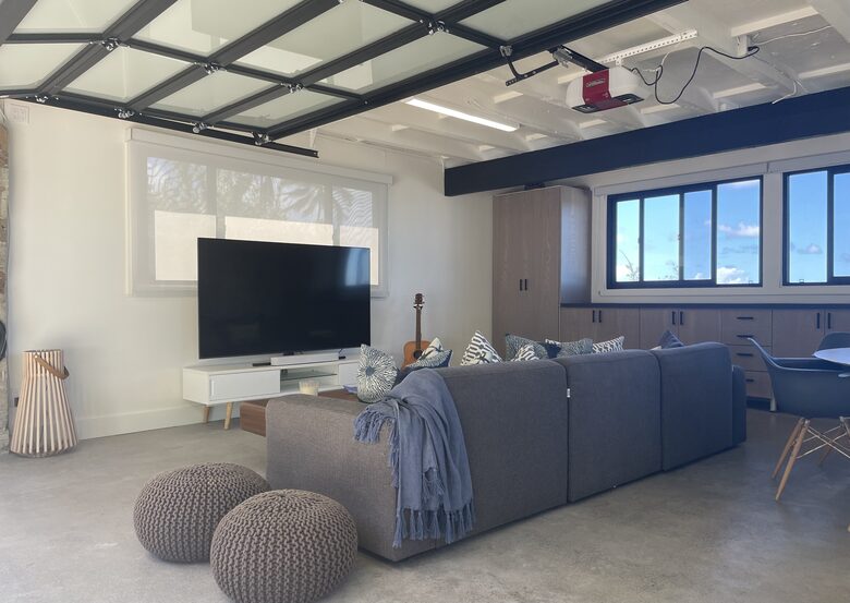 Sweeping Postcard Views of the Mokulua Islands - Kailua, Hawaii