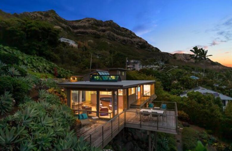 Sweeping Postcard Views of the Mokulua Islands - Kailua, Hawaii