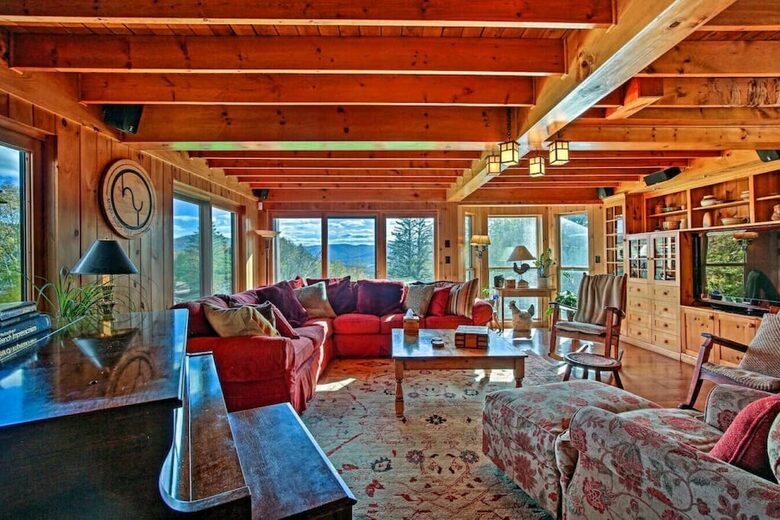 Catskill Ski Mountain Retreat with a Private Pool - Arkville, New York
