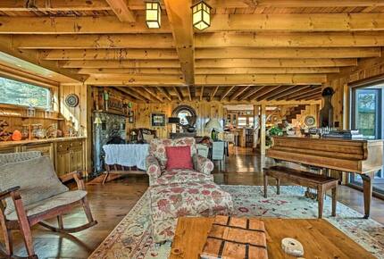 Catskill Ski Mountain Retreat with a Private Pool - Arkville, New York