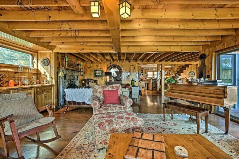 Catskill Ski Mountain Retreat with a Private Pool - Arkville, New York