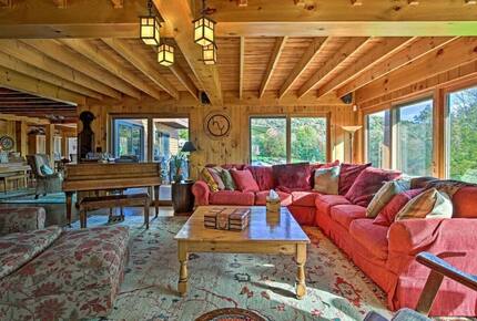 Catskill Ski Mountain Retreat with a Private Pool - Arkville, New York