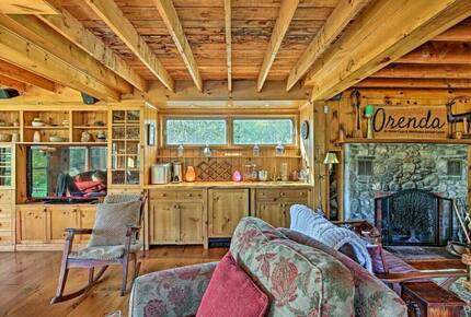 Catskill Ski Mountain Retreat with a Private Pool - Arkville, New York