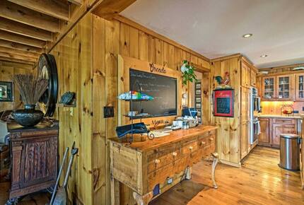 Catskill Ski Mountain Retreat with a Private Pool - Arkville, New York